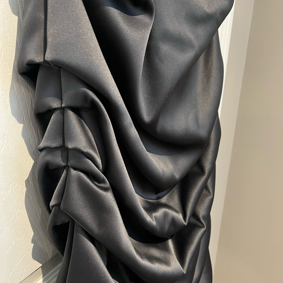 Women’s halter satin ruched cocktail dress from Le Chateau - Picture 3 of 9